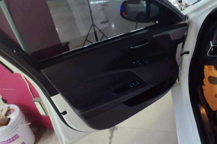 Used Jaguar XE 2017 2.0T 200 PS R-Sport Left Front Door Interior