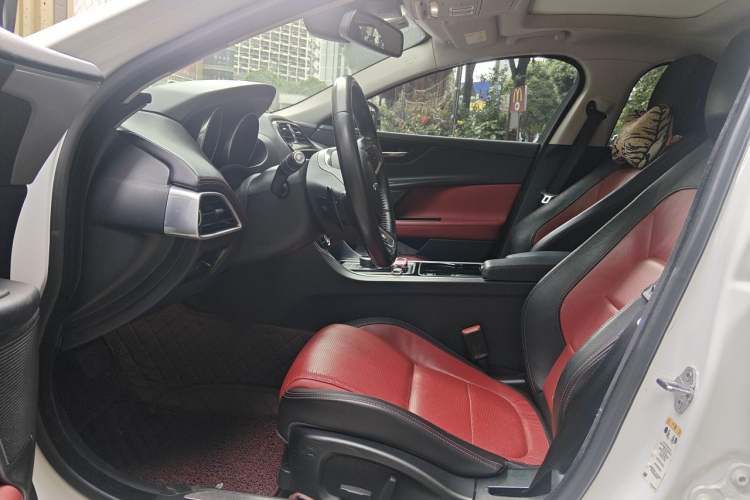 Used Jaguar XE 2017 2.0T 200 PS R-Sport Left Front Seat