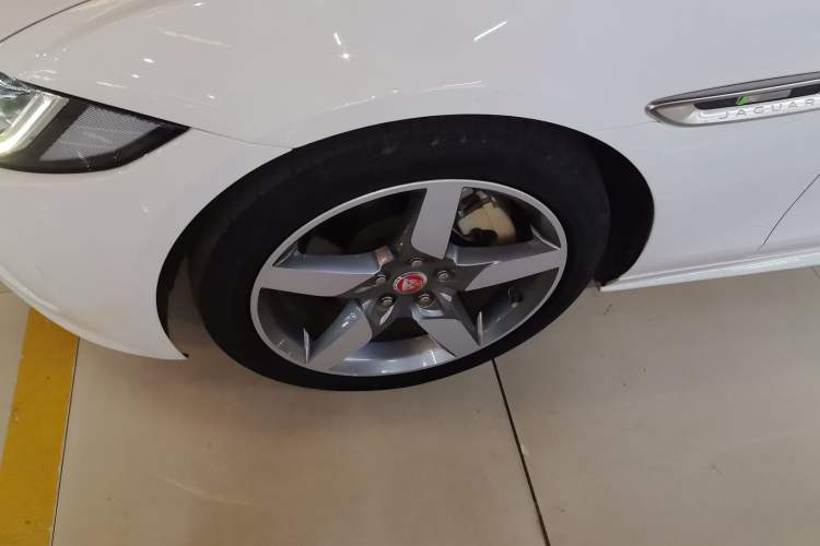 Used Jaguar XE 2017 2.0T 200 PS R-Sport Left Front Wheel Hub