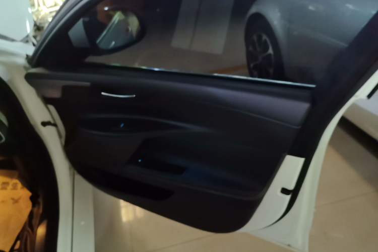 Used Jaguar XE 2017 2.0T 200 PS R-Sport Right Front Door Interior