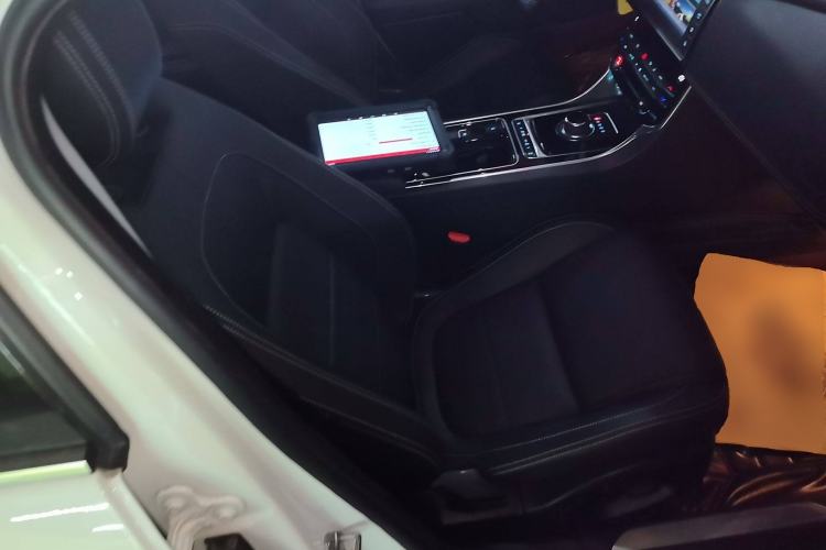Used Jaguar XE 2017 2.0T 200 PS R-Sport Right Front Seat
