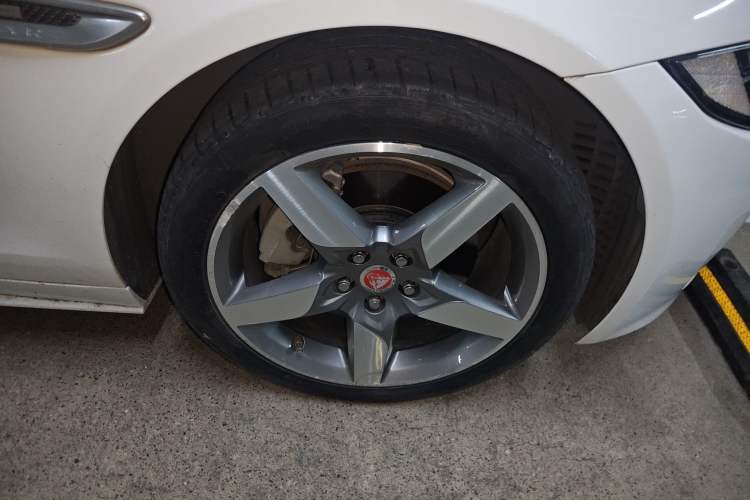 Used Jaguar XE 2017 2.0T 200 PS R-Sport Right Front Wheel Hub