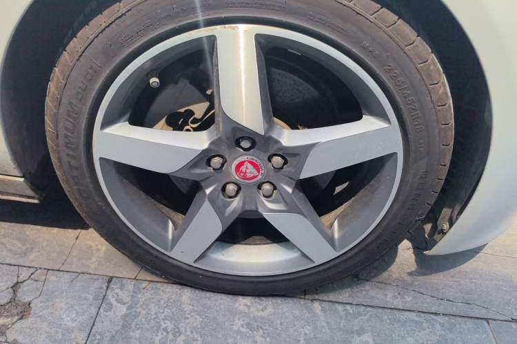 Used Jaguar XE 2017 2.0T 200 PS R-Sport Right Front Wheel Hub