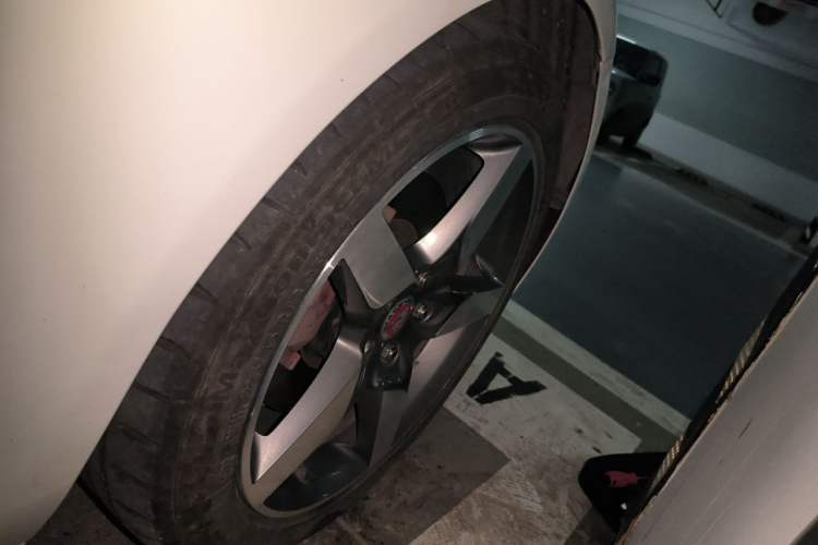 Used Jaguar XE 2017 2.0T 200 PS R-Sport Right Front Wheel Hub