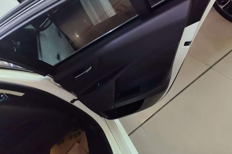 Used Jaguar XE 2017 2.0T 200 PS R-Sport Right Rear Door Interior