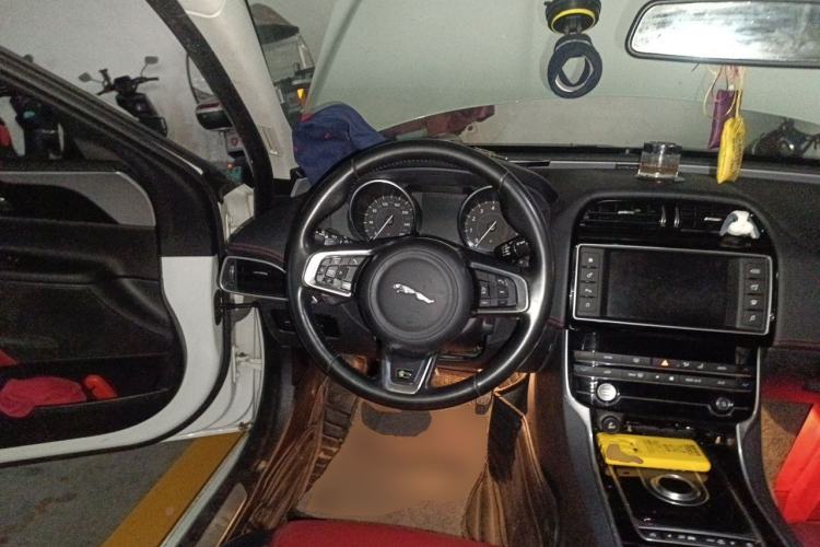 Used Jaguar XE 2017 2.0T 200 PS R-Sport Steering Wheel