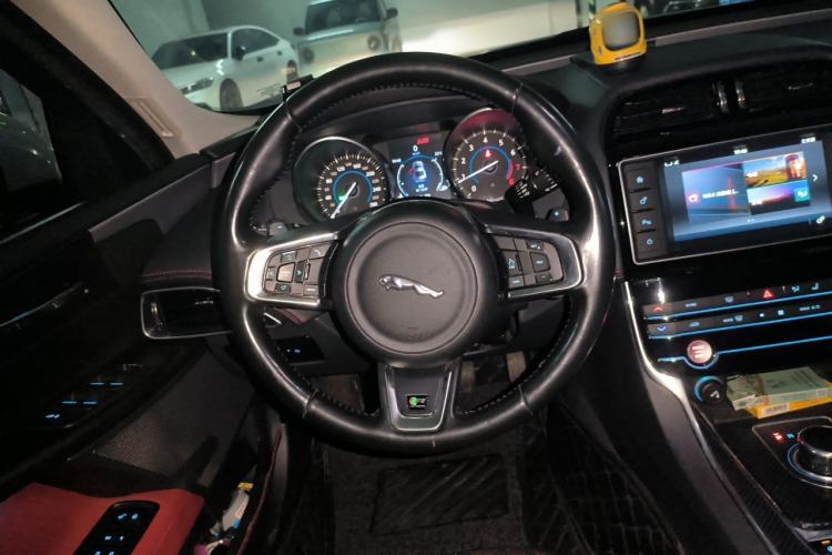 Used Jaguar XE 2017 2.0T 200 PS R-Sport Steering Wheel