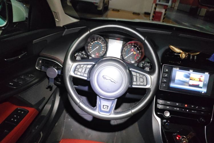 Used Jaguar XE 2017 2.0T 200 PS R-Sport Steering Wheel