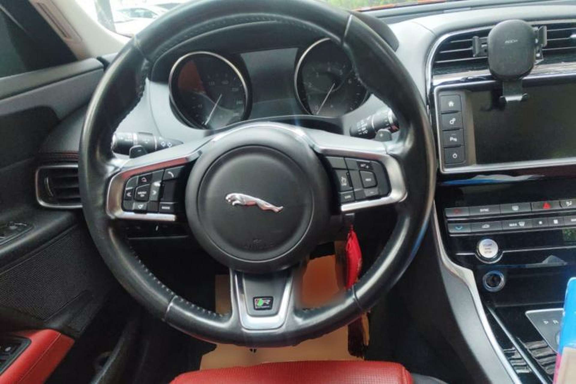 Used Jaguar XE 2017 2.0T 200 PS R-Sport Steering Wheel