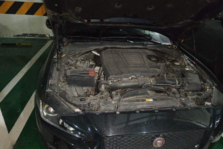 Used Jaguar XE 2018 2.0T 200 PS Two-Wheel-Drive R-Sport Sport Edition Engine Bay Right