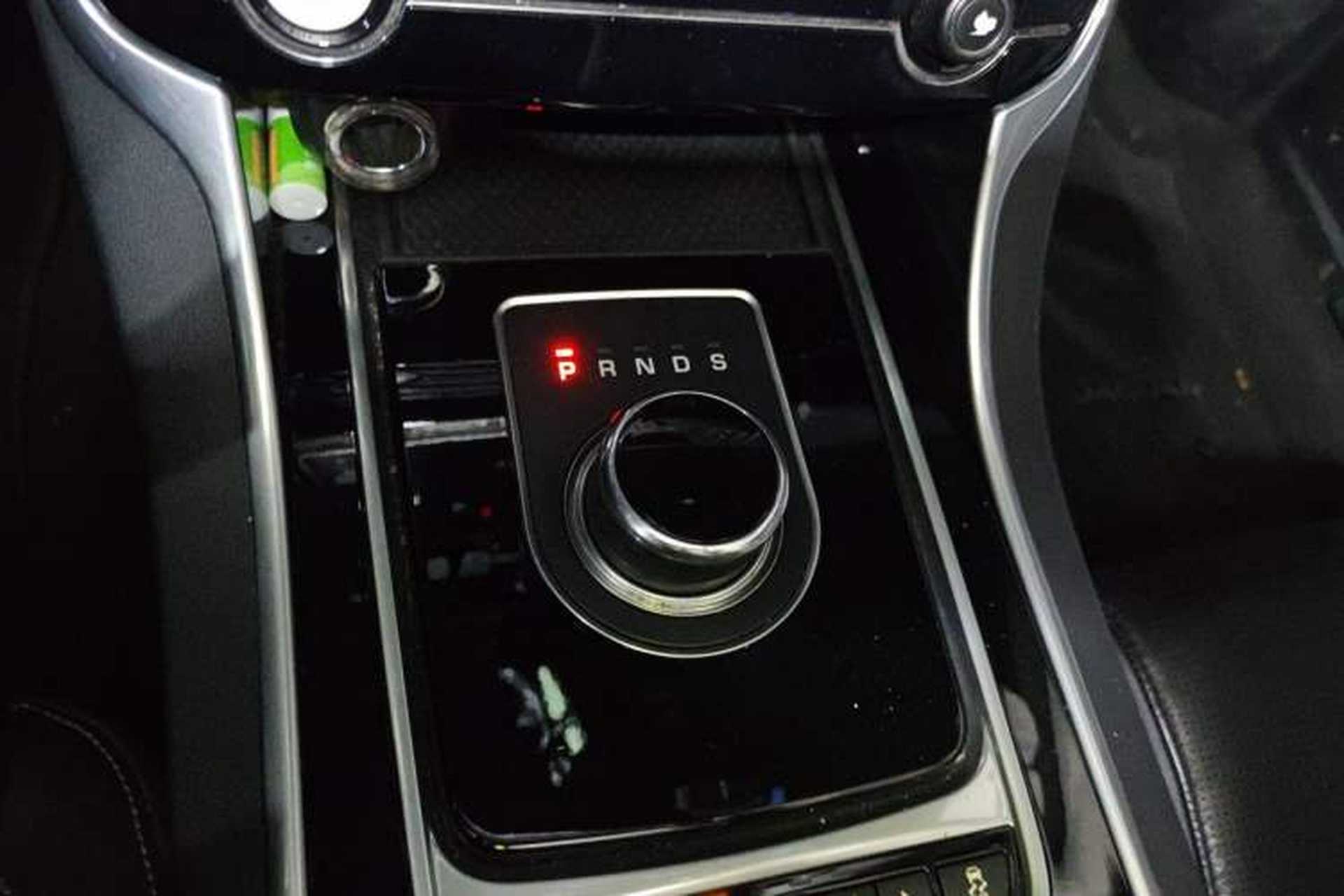 Used Jaguar XE 2018 2.0T 200 PS Two-Wheel-Drive R-Sport Sport Edition Gear Lever