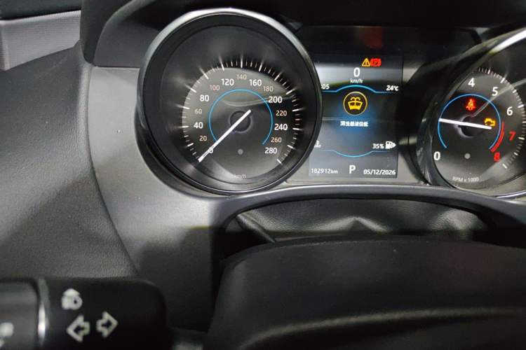 Used Jaguar XE 2018 2.0T 200 PS Two-Wheel-Drive R-Sport Sport Edition Odometer Close Up