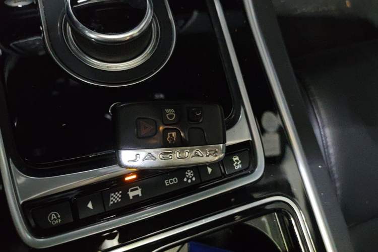 Used Jaguar XE 2018 2.0T 200 PS Two-Wheel-Drive R-Sport Sport Edition Vehicle Key