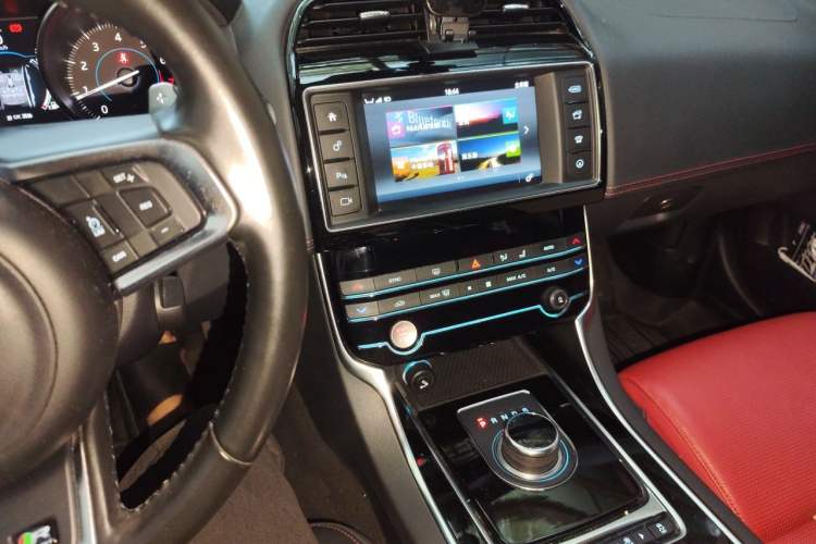 Used Jaguar XE 2018 2.0T 300 PS All-Wheel-Drive R-Sport Sport Edition Audio And AC Panel