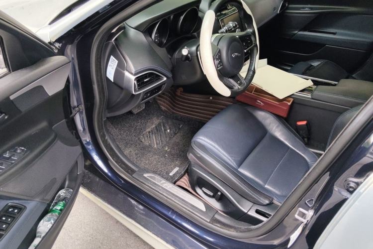 Used Jaguar XE 2018 2.0T 200 PS Two-Wheel-Drive R-Sport Sport Edition Driver Seat