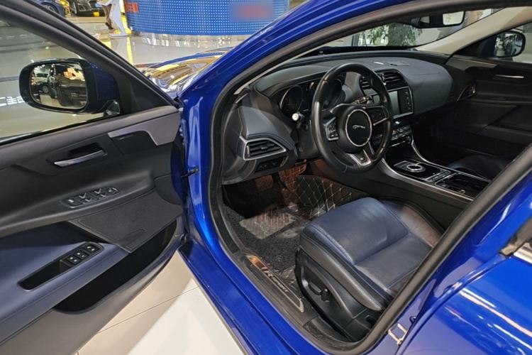 Used Jaguar XE 2018 2.0T 250 PS Two-Wheel-Drive R-Sport Sport Edition Driver Seat