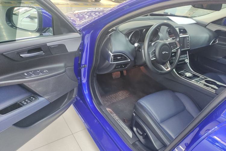 Used Jaguar XE 2018 2.0T 250 PS Two-Wheel-Drive R-Sport Sport Edition Driver Seat