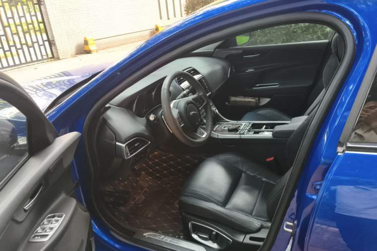 Used Jaguar XE 2018 2.0T 250 PS Two-Wheel-Drive R-Sport Sport Edition Driver Seat