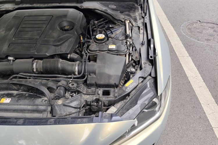 Used Jaguar XE 2018 2.0T 200 PS Two-Wheel-Drive R-Sport Sport Edition Engine Bay Left