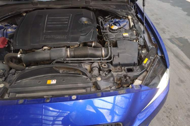 Used Jaguar XE 2018 2.0T 300 PS All-Wheel-Drive R-Sport Sport Edition Engine Bay Left