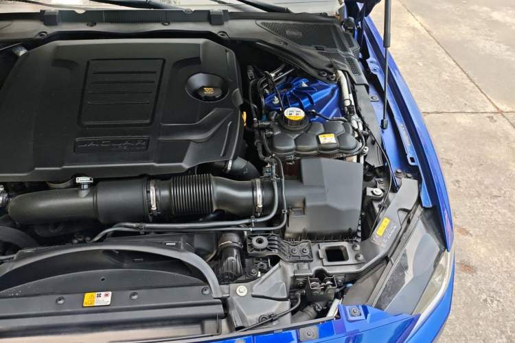Used Jaguar XE 2018 2.0T 250 PS Two-Wheel-Drive R-Sport Sport Edition Engine Bay Left
