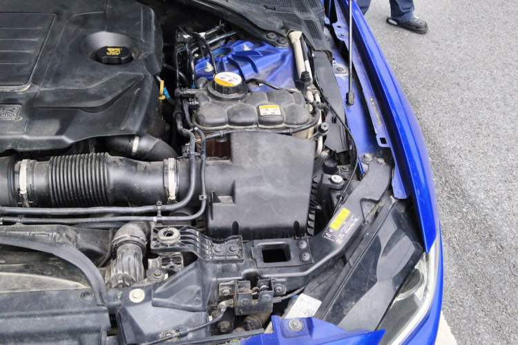 Used Jaguar XE 2018 2.0T 250 PS Two-Wheel-Drive R-Sport Sport Edition Engine Bay Left