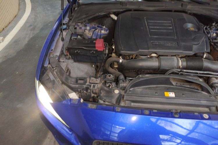 Used Jaguar XE 2018 2.0T 300 PS All-Wheel-Drive R-Sport Sport Edition Engine Bay Right