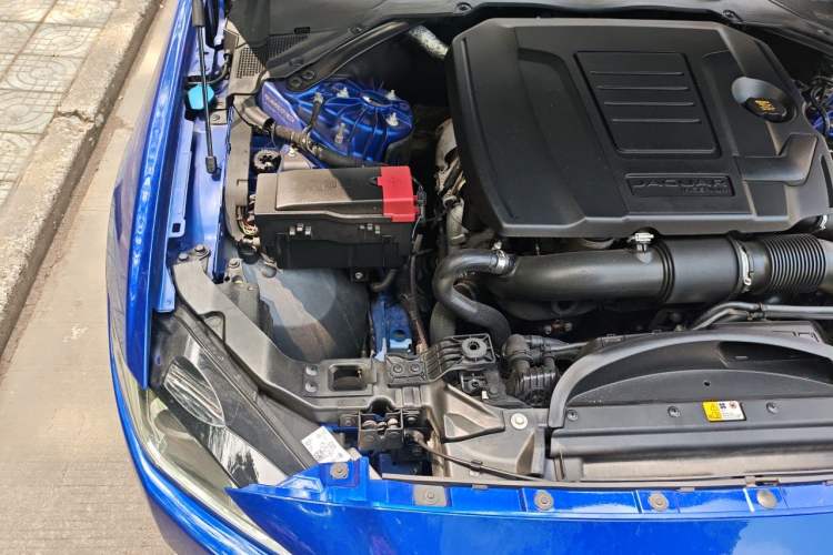 Used Jaguar XE 2018 2.0T 250 PS Two-Wheel-Drive R-Sport Sport Edition Engine Bay Right