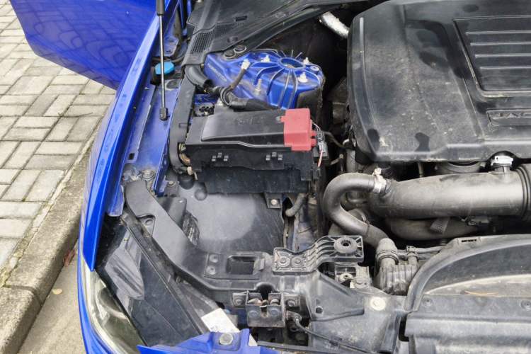 Used Jaguar XE 2018 2.0T 250 PS Two-Wheel-Drive R-Sport Sport Edition Engine Bay Right