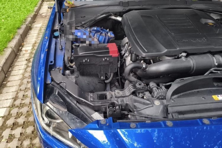Used Jaguar XE 2018 2.0T 250 PS Two-Wheel-Drive R-Sport Sport Edition Engine Bay Right