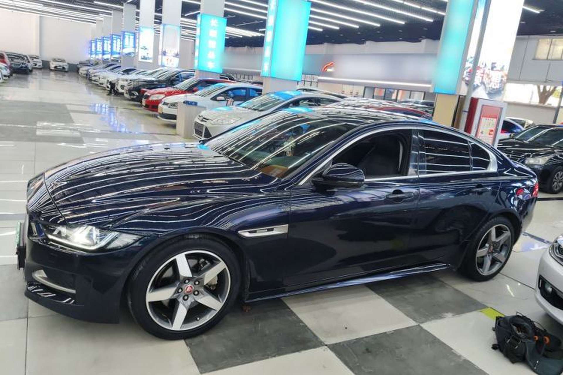 Used Jaguar XE 2018 2.0T 200 PS Two-Wheel-Drive R-Sport Sport Edition Exterior 3
