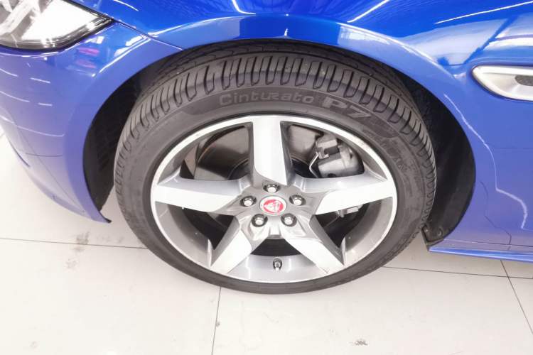 Used Jaguar XE 2018 2.0T 300 PS All-Wheel-Drive R-Sport Sport Edition Exterior 7