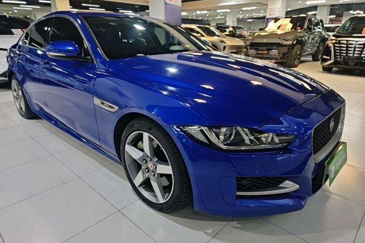 Used Jaguar XE 2018 2.0T 250 PS Two-Wheel-Drive R-Sport Sport Edition Front Right 45 Deg