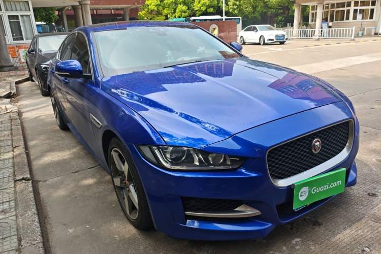 Used Jaguar XE 2018 2.0T 250 PS Two-Wheel-Drive R-Sport Sport Edition Front Right 45 Deg
