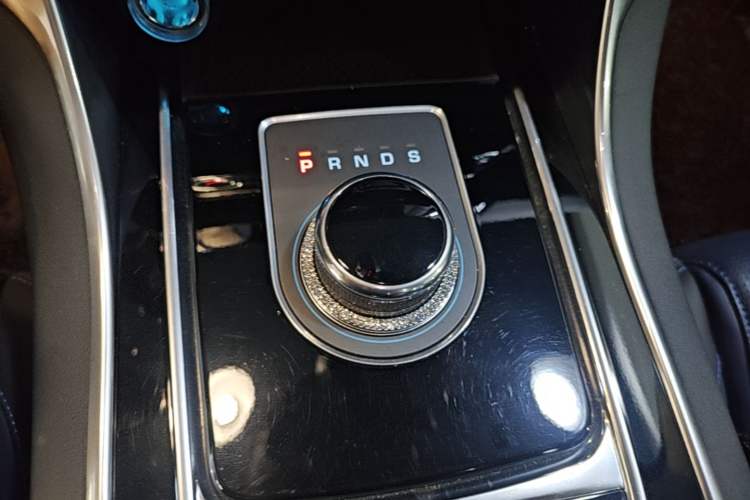 Used Jaguar XE 2018 2.0T 250 PS Two-Wheel-Drive R-Sport Sport Edition Gear Lever