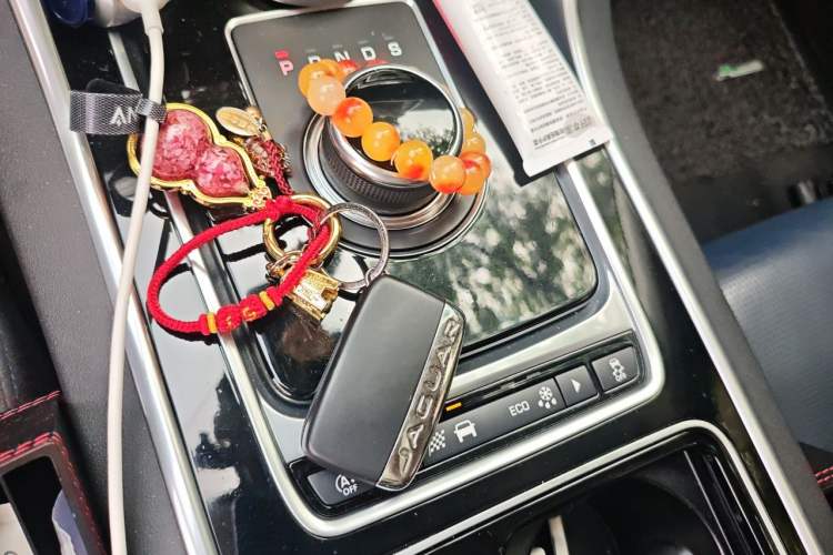 Used Jaguar XE 2018 2.0T 250 PS Two-Wheel-Drive R-Sport Sport Edition Gear Lever
