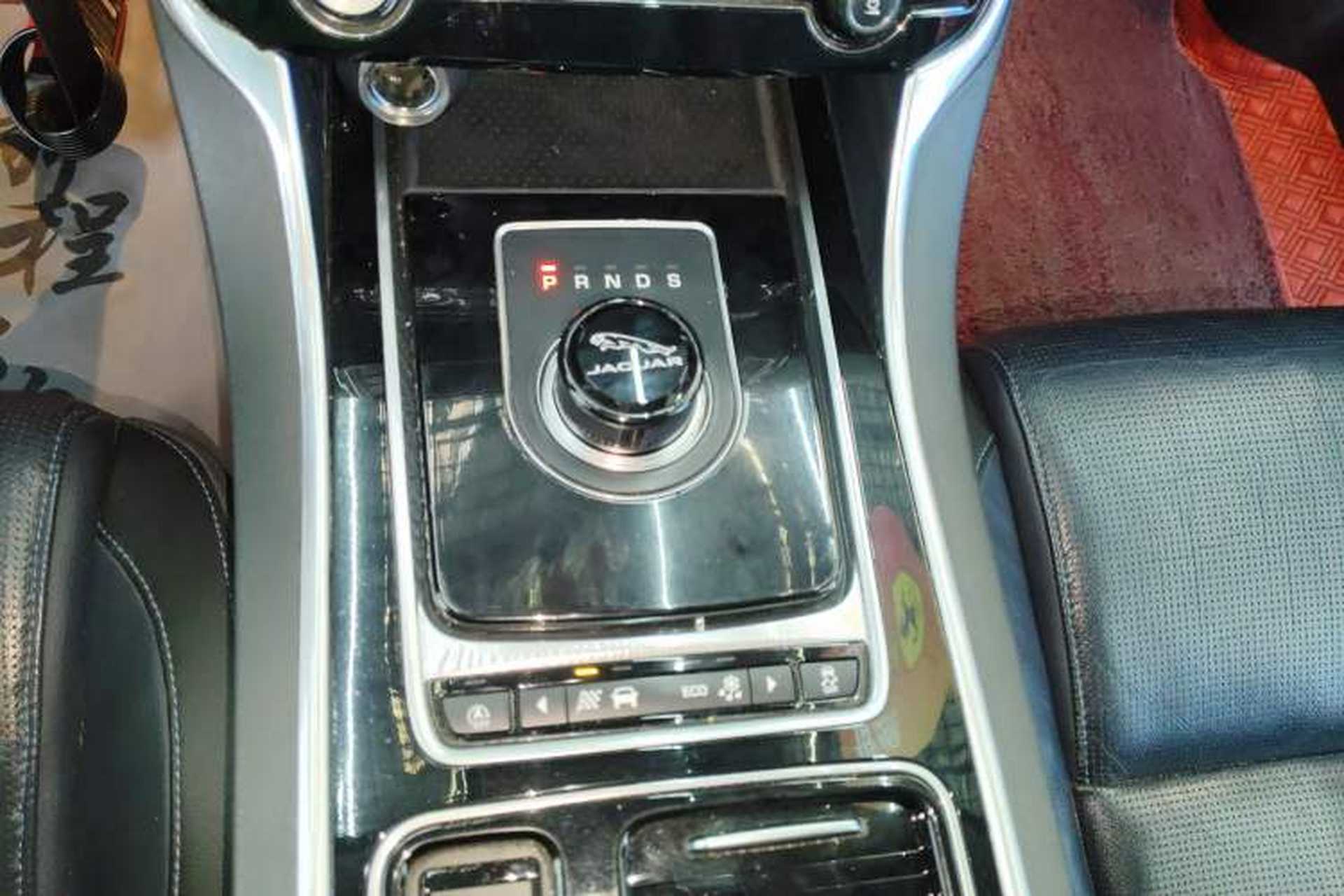 Used Jaguar XE 2018 2.0T 200 PS Two-Wheel-Drive R-Sport Sport Edition Gear Lever