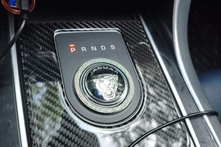 Used Jaguar XE 2018 2.0T 250 PS Two-Wheel-Drive R-Sport Sport Edition Gear Lever
