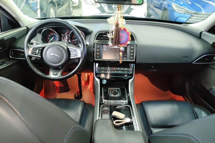 Used Jaguar XE 2018 2.0T 200 PS Two-Wheel-Drive R-Sport Sport Edition Interior 2