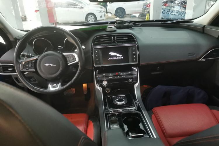 Used Jaguar XE 2018 2.0T 300 PS All-Wheel-Drive R-Sport Sport Edition Interior 2