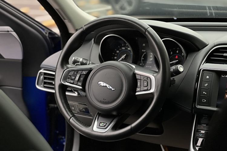 Used Jaguar XE 2018 2.0T 250 PS Two-Wheel-Drive R-Sport Sport Edition Interior 3