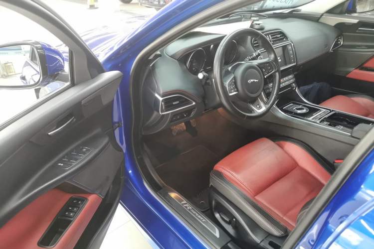 Used Jaguar XE 2018 2.0T 300 PS All-Wheel-Drive R-Sport Sport Edition Interior 3
