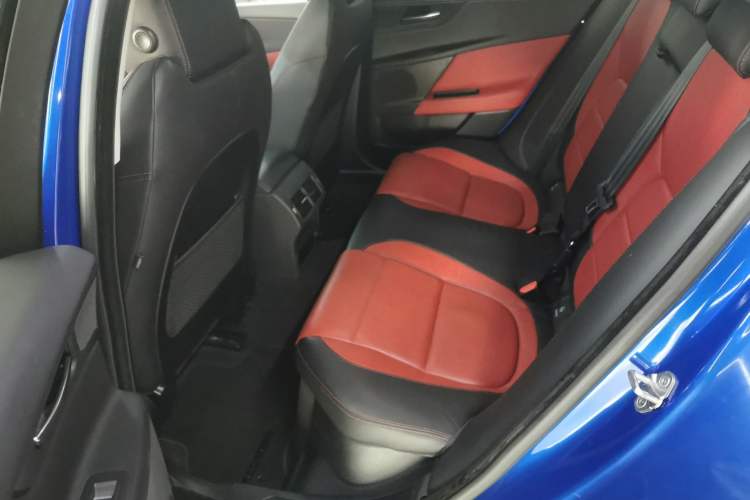 Used Jaguar XE 2018 2.0T 300 PS All-Wheel-Drive R-Sport Sport Edition Interior 4