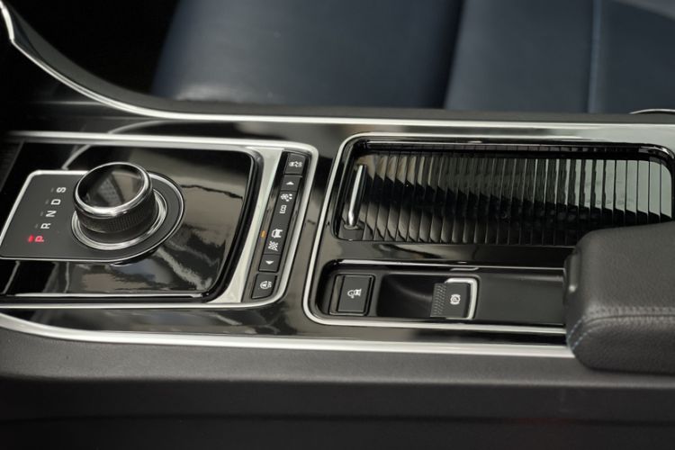 Used Jaguar XE 2018 2.0T 250 PS Two-Wheel-Drive R-Sport Sport Edition Interior 5