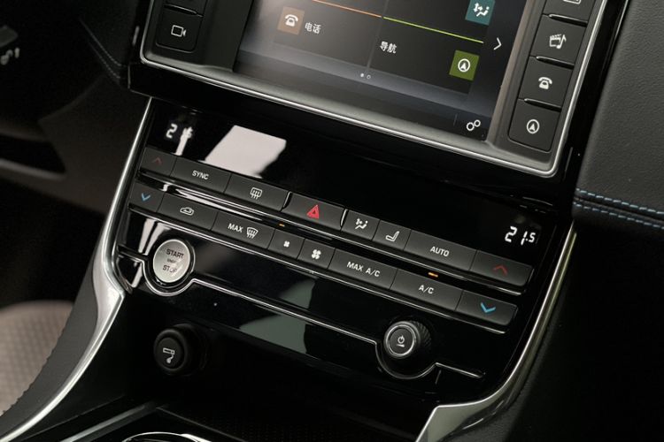Used Jaguar XE 2018 2.0T 250 PS Two-Wheel-Drive R-Sport Sport Edition Interior 6
