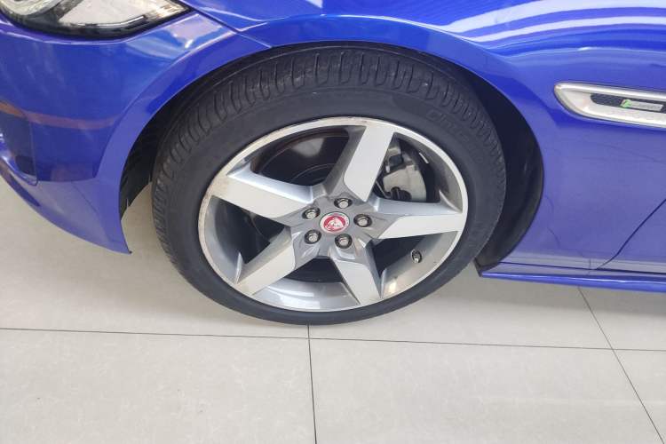 Used Jaguar XE 2018 2.0T 250 PS Two-Wheel-Drive R-Sport Sport Edition Left Front Wheel Hub