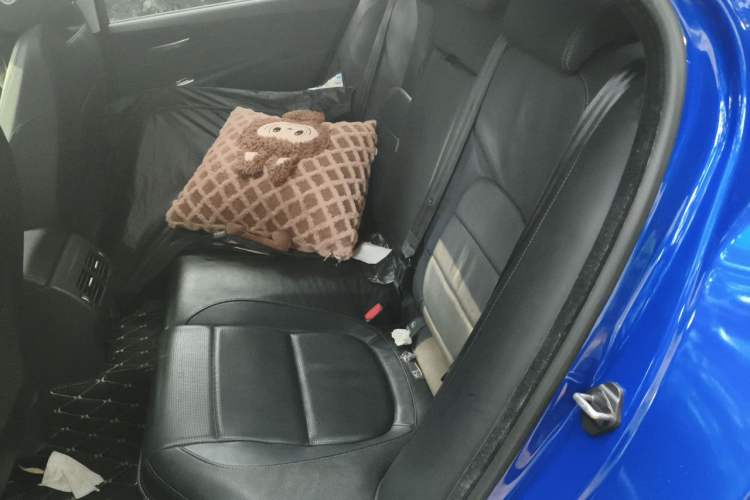 Used Jaguar XE 2018 2.0T 250 PS Two-Wheel-Drive R-Sport Sport Edition Left Rear Seat