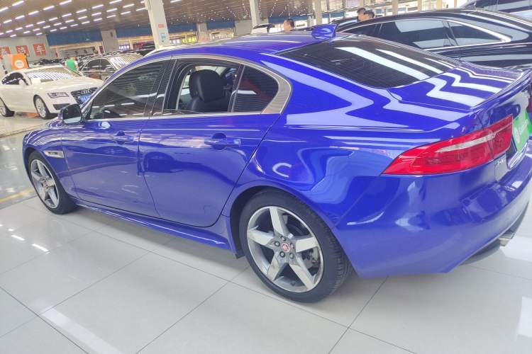 Used Jaguar XE 2018 2.0T 250 PS Two-Wheel-Drive R-Sport Sport Edition Left Side