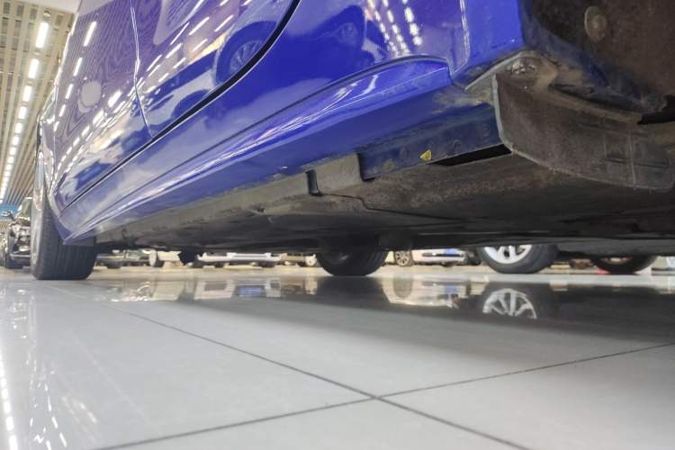 Used Jaguar XE 2018 2.0T 250 PS Two-Wheel-Drive R-Sport Sport Edition Left Side Sill