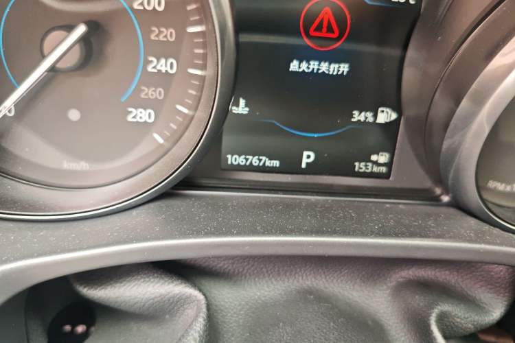 Used Jaguar XE 2018 2.0T 250 PS Two-Wheel-Drive R-Sport Sport Edition Odometer Close Up
